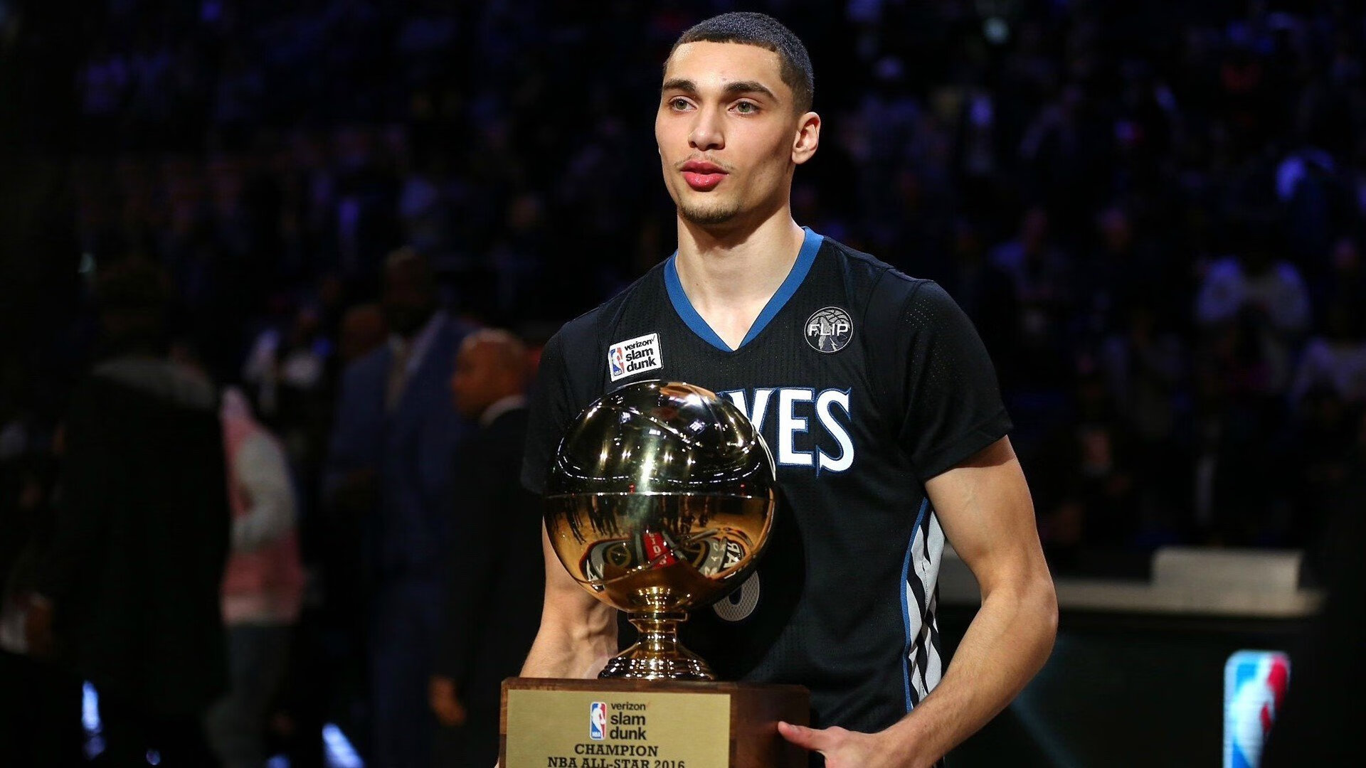 万乐天冲线瞬间点燃现场氛围,万乐天启蒙教练是谁